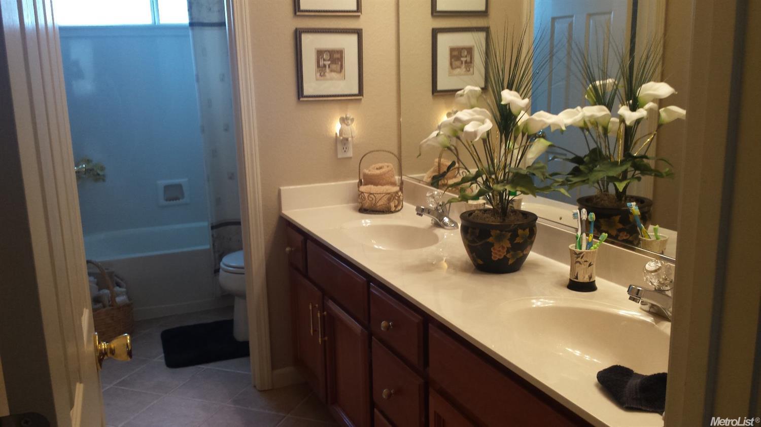 Hall Bath 405 Brisa Ribera Ct